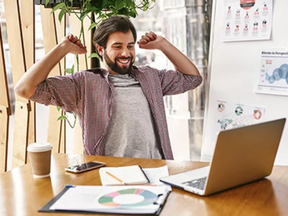 Freelancer enjoying benefits of gig work